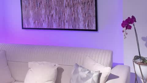 Michael Salens independent model online show from February 27, 2025, 10:26 am