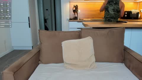 michaelbradley_for_u online show from December 3, 2024, 7:10 am