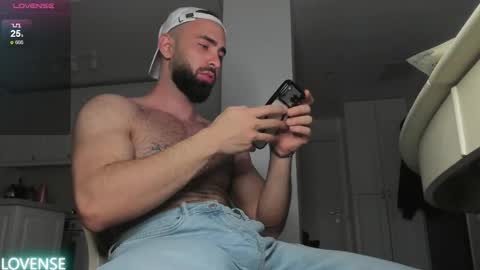 MichaelEvansx online show from December 22, 2025, 10:18 pm