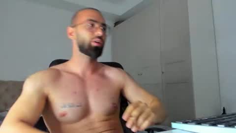 MichaelEvansx online show from June 18, 2026, 9:19 pm