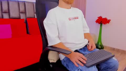 Michael  Contenido explcito online show from September 14, 2025, 2:00 am