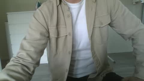 Snapshot of michas909 chatting on May 14, 2026, 12:45 pm michas909 online show from May 14, 2026, 12:45 pm