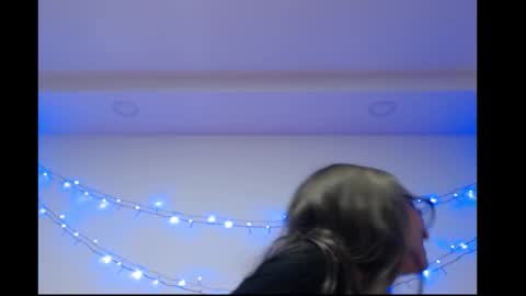 Snapshot of michell_bunny13 chatting on February 18, 2026, 3:13 am Michell online show from February 18, 2026, 3:13 am