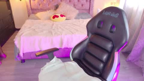 michell_petty01 online show from September 16, 2025, 3:02 pm