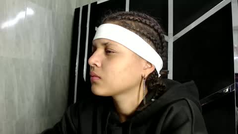 michell_rs online show from January 22, 2025, 2:26 am