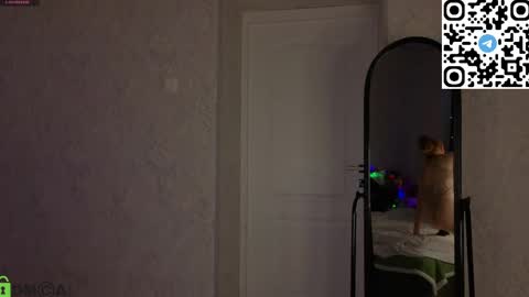 Snapshot of michelle_blond chatting on May 13, 2026, 1:47 am michelle_blond online show from May 13, 2026, 1:47 am