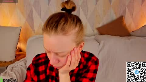 Snapshot of michelle_blond chatting on May 18, 2026, 4:07 am michelle_blond online show from May 18, 2026, 4:07 am