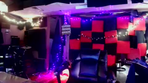 michelle_flowers online show from September 30, 2025, 3:00 am