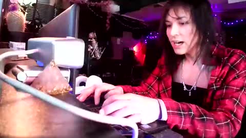 michelle_flowers online show from October 23, 2025, 3:39 am