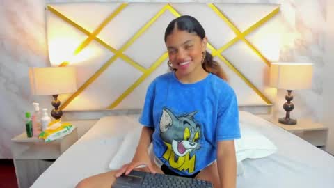 Snapshot of michellebronx chatting on June 2, 2026, 11:45 am michellebronx online show from June 2, 2026, 11:45 am