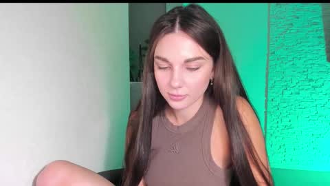 Michellee online show from September 27, 2025, 3:50 pm