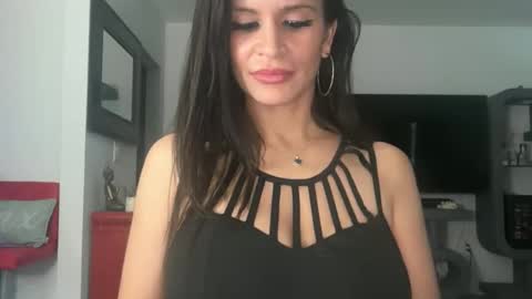 Snapshot of micielo87 chatting on May 7, 2026, 1:55 am Skye online show from May 7, 2026, 1:55 am
