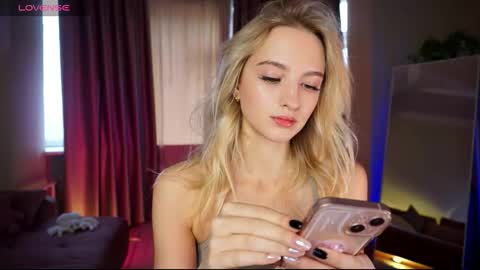 mickeydior online show from October 3, 2025, 11:29 am