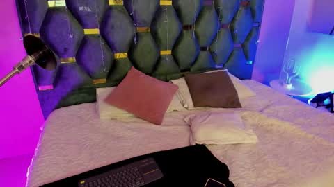 Snapshot of micki__ chatting on February 18, 2026, 11:28 am Micki online show from February 18, 2026, 11:28 am