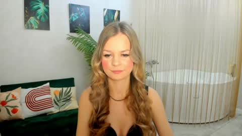 midnighteaura online show from April 12, 2026, 11:37 am