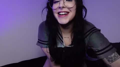 Snapshot of midnightkitten_ chatting on October 2, 2025, 10:28 pm Nana online show from October 2, 2025, 10:28 pm