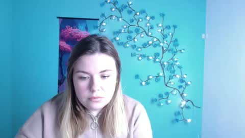 Mariana online show from October 28, 2025, 12:30 pm