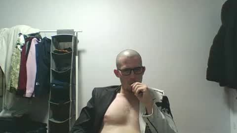 Snapshot of midnightsattire chatting on May 9, 2026, 7:41 pm midnightsattire online show from May 9, 2026, 7:41 pm