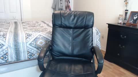 Snapshot of midsummernightsdream chatting on February 28, 2025, 4:53 pm MidsummerNightsDream online show from February 28, 2025, 4:53 pm