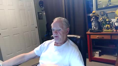 Snapshot of midwestdad09 chatting on June 1, 2026, 9:55 am midwestdad09 online show from June 1, 2026, 9:55 am