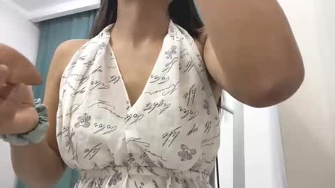 Mia online show from November 26, 2025, 5:36 pm