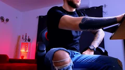 MightyAaron online show from December 23, 2025, 4:43 am