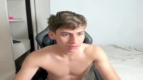 Snapshot of miguel_hz chatting on October 3, 2025, 4:48 pm Miguel Hernandez online show from October 3, 2025, 4:48 pm