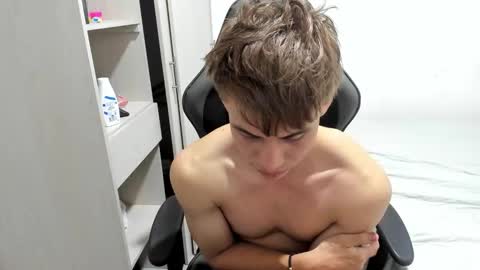 Snapshot of miguel_hz chatting on October 26, 2025, 1:28 pm Miguel Hernandez online show from October 26, 2025, 1:28 pm