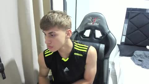 Snapshot of miguel_hz chatting on May 14, 2026, 12:06 am Miguel Hernandez online show from May 14, 2026, 12:06 am