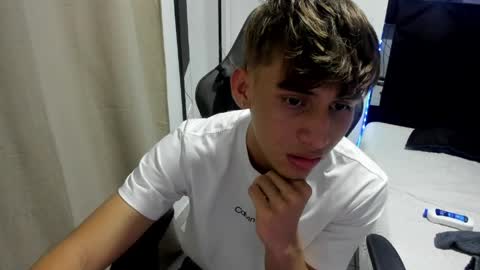 Snapshot of miguel_hz chatting on May 17, 2026, 12:30 am Miguel Hernandez online show from May 17, 2026, 12:30 am