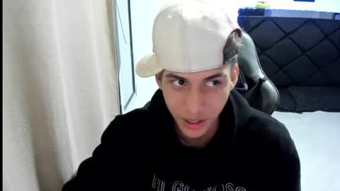 Snapshot of miguel_hz chatting on July 14, 2026, 11:27 am Miguel Hernandez online show from July 14, 2026, 11:27 am
