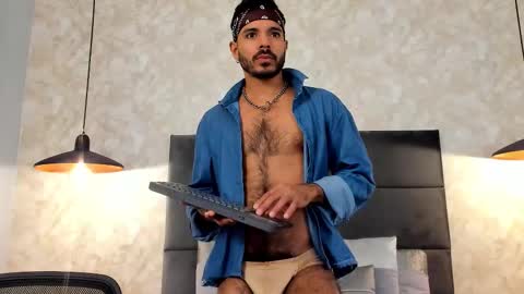 miguelsanfrancisco online show from November 24, 2025, 6:18 pm