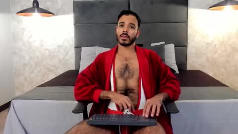 miguelsanfrancisco online show from November 30, 2025, 6:01 pm