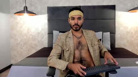 miguelsanfrancisco online show from December 2, 2025, 6:47 pm