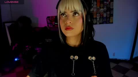 Snapshot of mihaa_adams chatting on June 8, 2026, 4:35 am MIHAA-ADAMS online show from June 8, 2026, 4:35 am