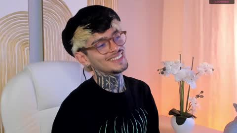 Snapshot of mihailleroy chatting on December 5, 2024, 5:50 pm MIHAIL LEROY finally independent model online show from December 5, 2024, 5:50 pm