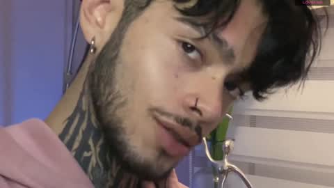 Snapshot of mihailleroy chatting on December 5, 2024, 8:55 pm MIHAIL LEROY finally independent model online show from December 5, 2024, 8:55 pm