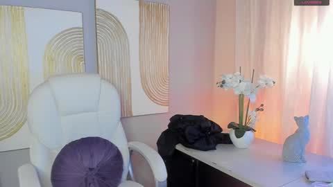 Snapshot of mihailleroy chatting on December 6, 2024, 10:19 pm MIHAIL LEROY finally independent model online show from December 6, 2024, 10:19 pm