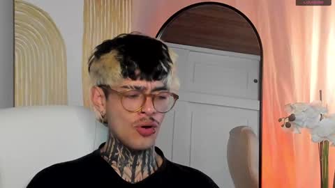 Snapshot of mihailleroy chatting on December 9, 2024, 11:56 pm MIHAIL LEROY finally independent model online show from December 9, 2024, 11:56 pm