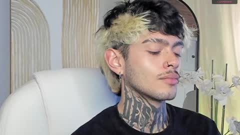 Snapshot of mihailleroy chatting on December 13, 2024, 10:13 pm MIHAIL LEROY finally independent model online show from December 13, 2024, 10:13 pm