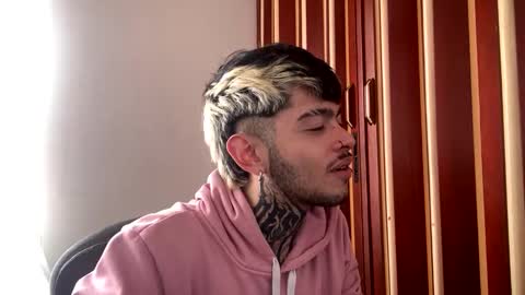 Snapshot of mihailleroy chatting on December 27, 2024, 8:28 pm MIHAIL LEROY finally independent model online show from December 27, 2024, 8:28 pm