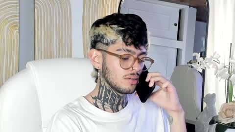 Snapshot of mihailleroy chatting on December 31, 2024, 2:29 am MIHAIL LEROY finally independent model online show from December 31, 2024, 2:29 am