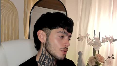 Snapshot of mihailleroy chatting on January 10, 2025, 10:46 pm MIHAIL LEROY finally independent model online show from January 10, 2025, 10:46 pm