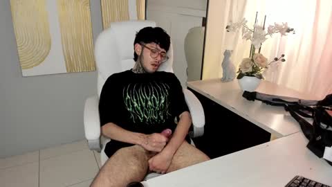 Snapshot of mihailleroy chatting on January 11, 2025, 1:48 am MIHAIL LEROY finally independent model online show from January 11, 2025, 1:48 am