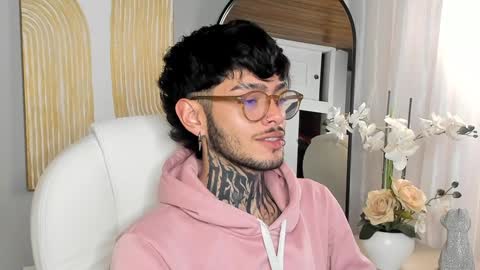 Snapshot of mihailleroy chatting on January 27, 2025, 10:16 pm MIHAIL LEROY finally independent model online show from January 27, 2025, 10:16 pm