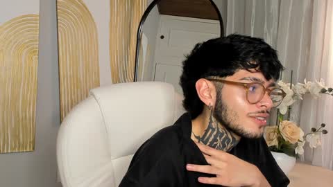 Snapshot of mihailleroy chatting on February 3, 2025, 11:47 pm MIHAIL LEROY finally independent model online show from February 3, 2025, 11:47 pm