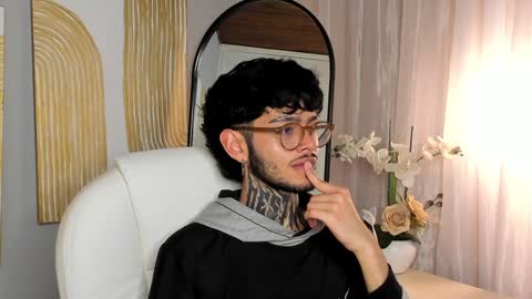 Snapshot of mihailleroy chatting on February 4, 2025, 11:27 pm MIHAIL LEROY finally independent model online show from February 4, 2025, 11:27 pm