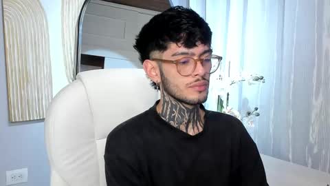 Snapshot of mihailleroy chatting on March 5, 2025, 11:49 pm MIHAIL LEROY finally independent model online show from March 5, 2025, 11:49 pm