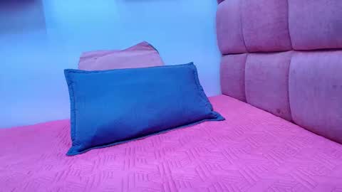 Mia  online show from October 5, 2025, 11:52 am