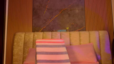 miia scoott  online show from December 20, 2025, 11:50 am